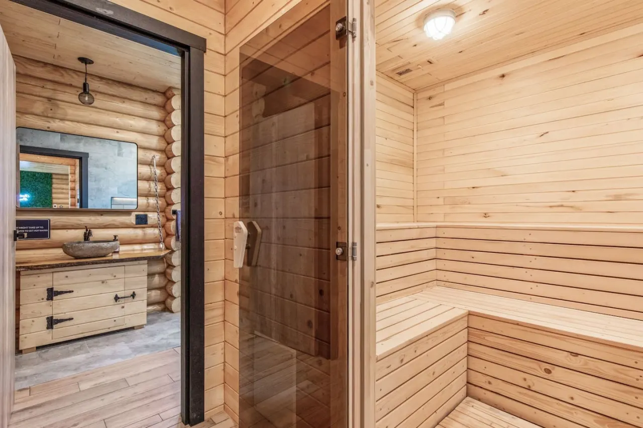 Log House Vacation Rental with Pool and Sauna 16