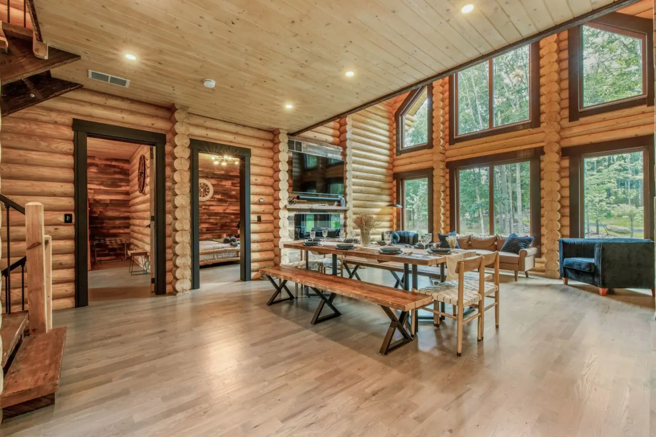 Log House Vacation Rental with Pool and Sauna 17