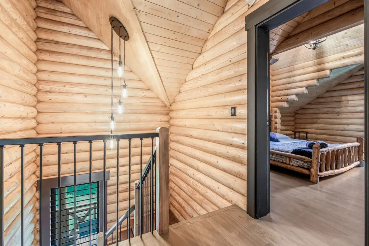 Log House Vacation Rental with Pool and Sauna 18