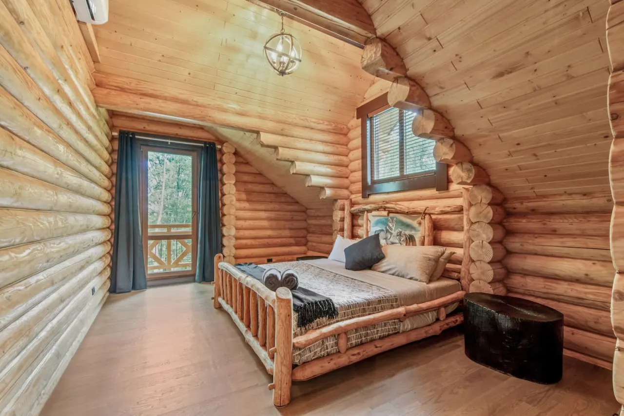 Log House Vacation Rental with Pool and Sauna 6