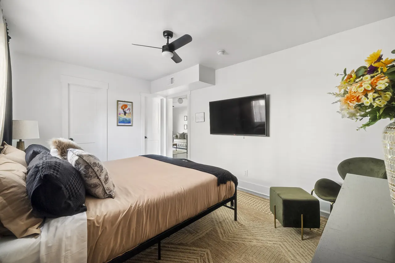 Gatsby-Style San Marcos 5BR Private Pool, Gym, Walk to TXST, Sleeps 12 17