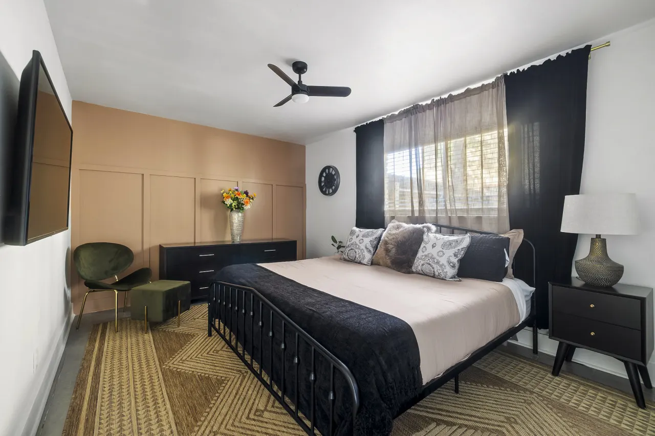 Gatsby-Style San Marcos 5BR | Private Pool, Gym, Walk to TXST, Sleeps 12 — foto 5