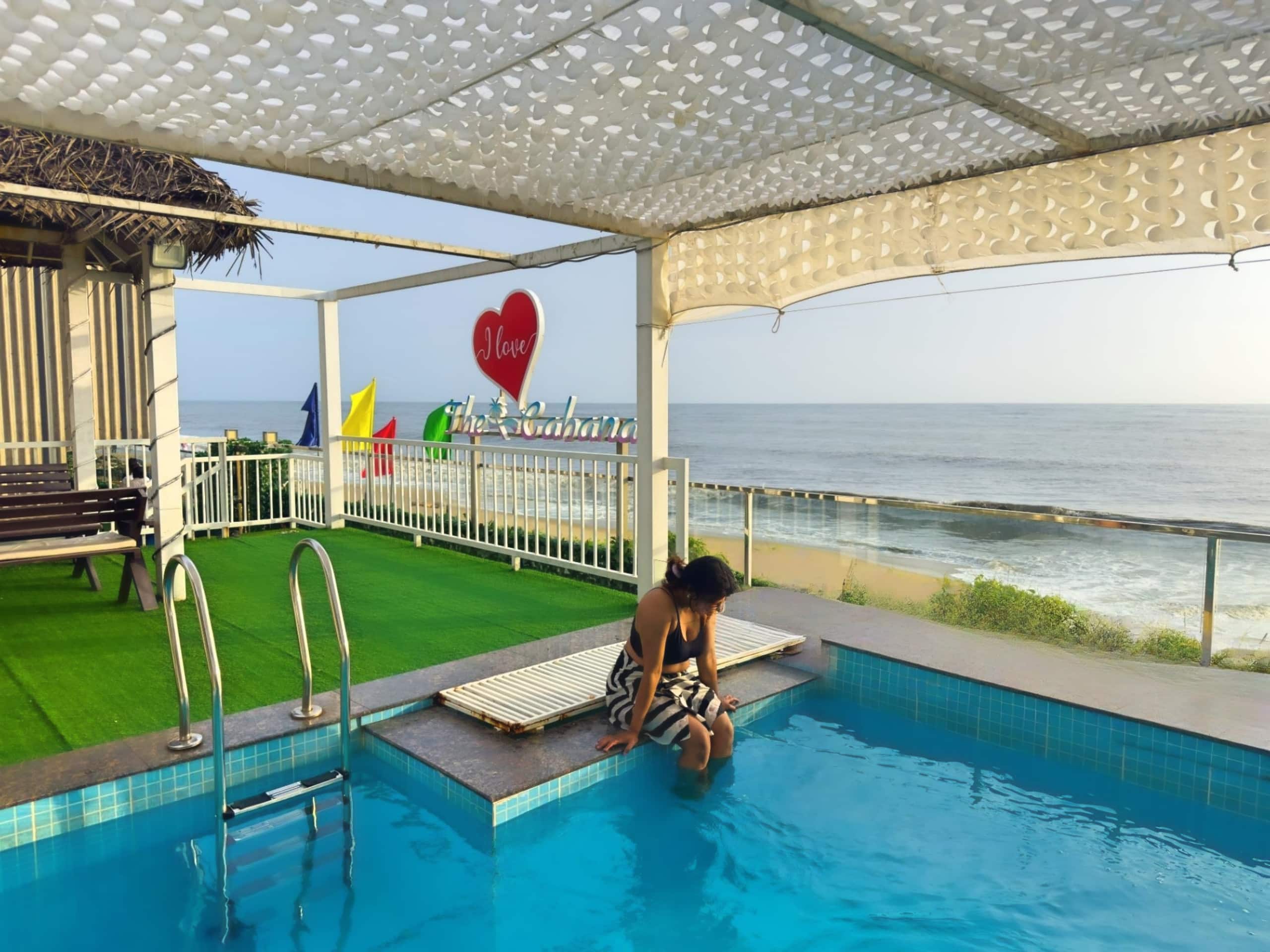 The Cabana - Luxurious Oceanfront Villa 2