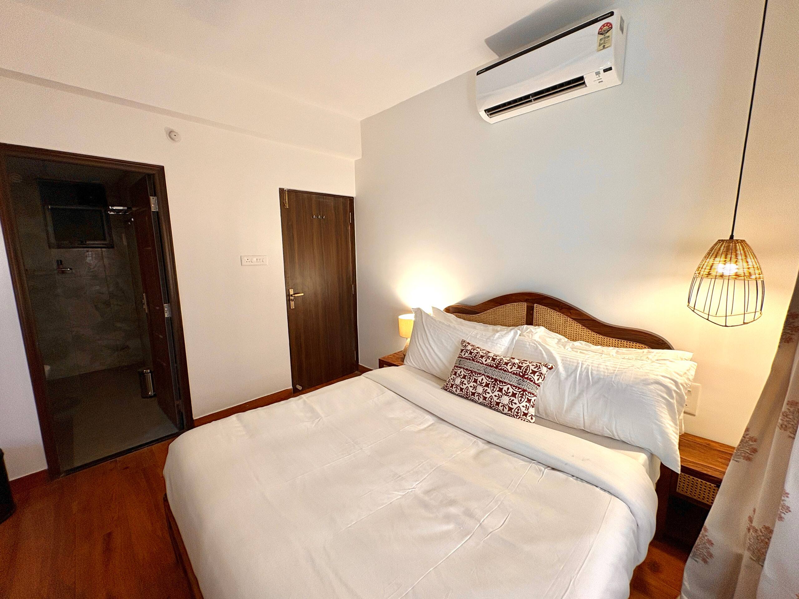 Romantic Jacuzzi 1BHK Candolim | Mirashya UG10 18