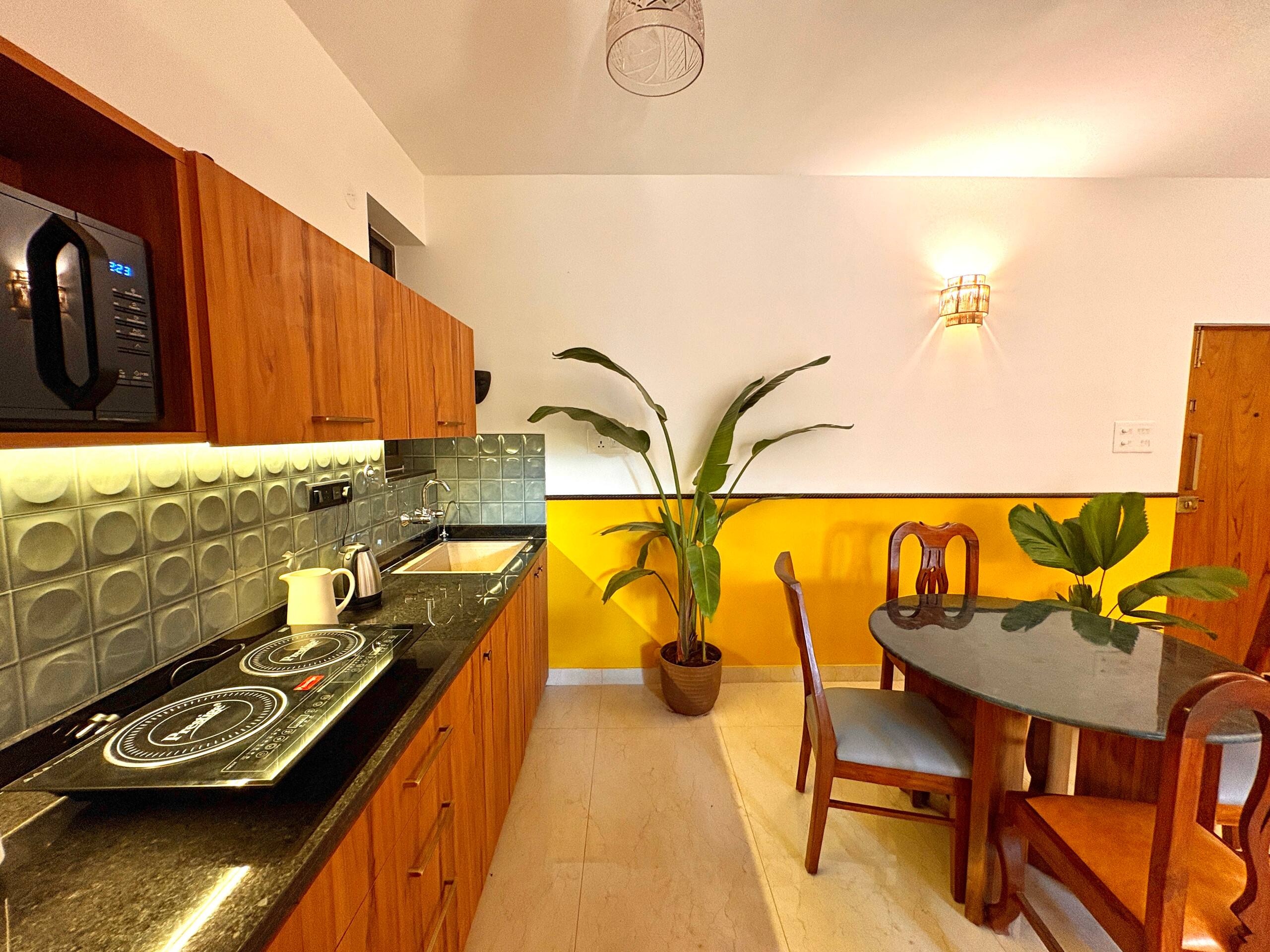 Romantic Jacuzzi 1BHK Candolim | Mirashya UG10 16