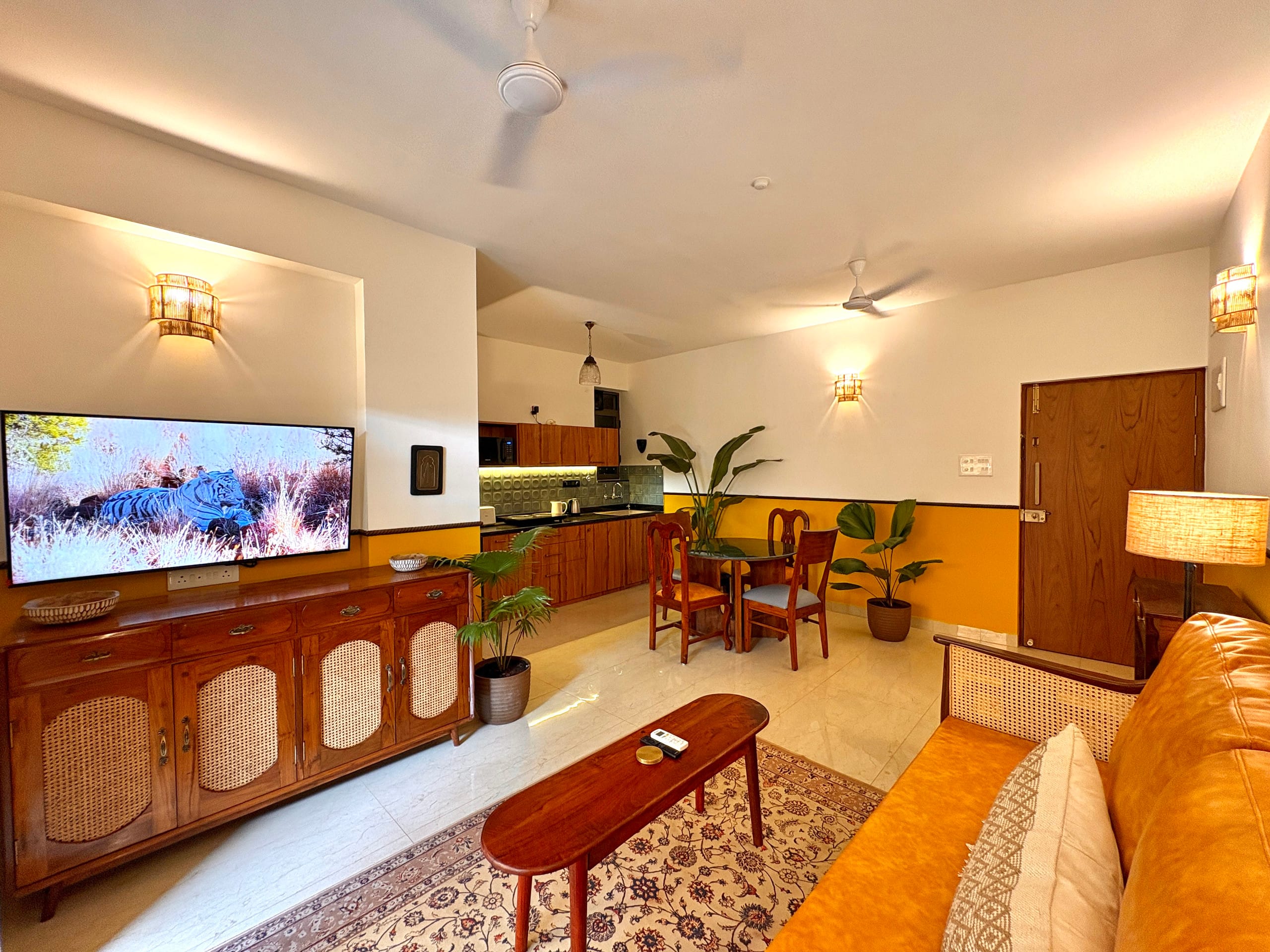 Romantic Jacuzzi 1BHK Candolim | Mirashya UG10 11