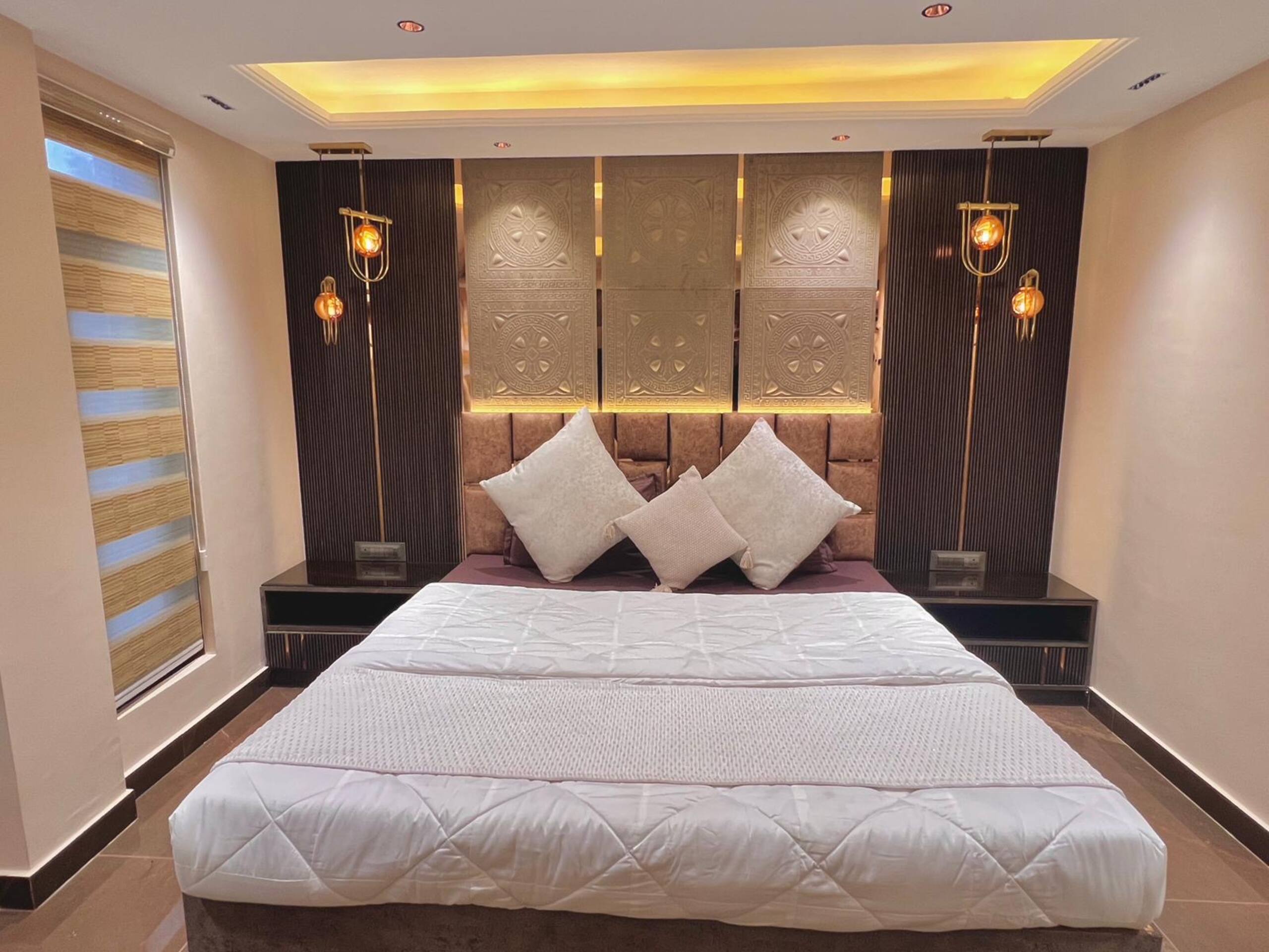 The Luxe -Uptown Boutique Homes 6