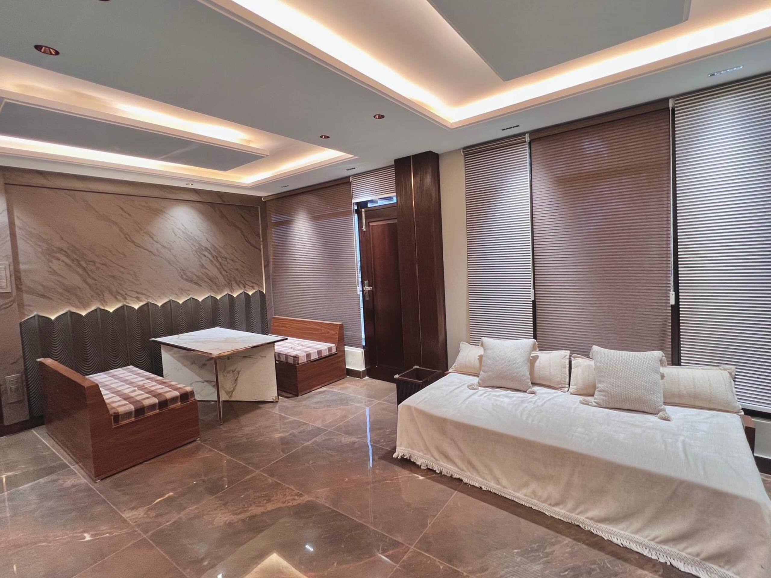 The Luxe -Uptown Boutique Homes 10