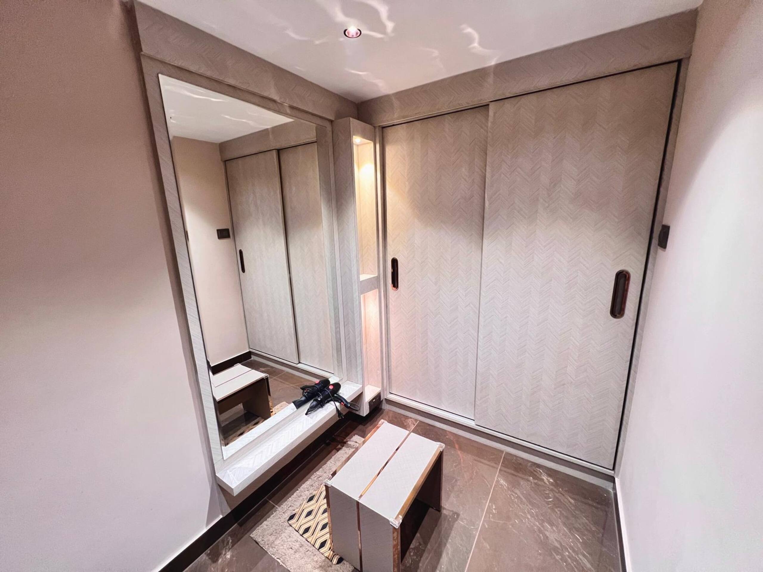 The Luxe -Uptown Boutique Homes 12
