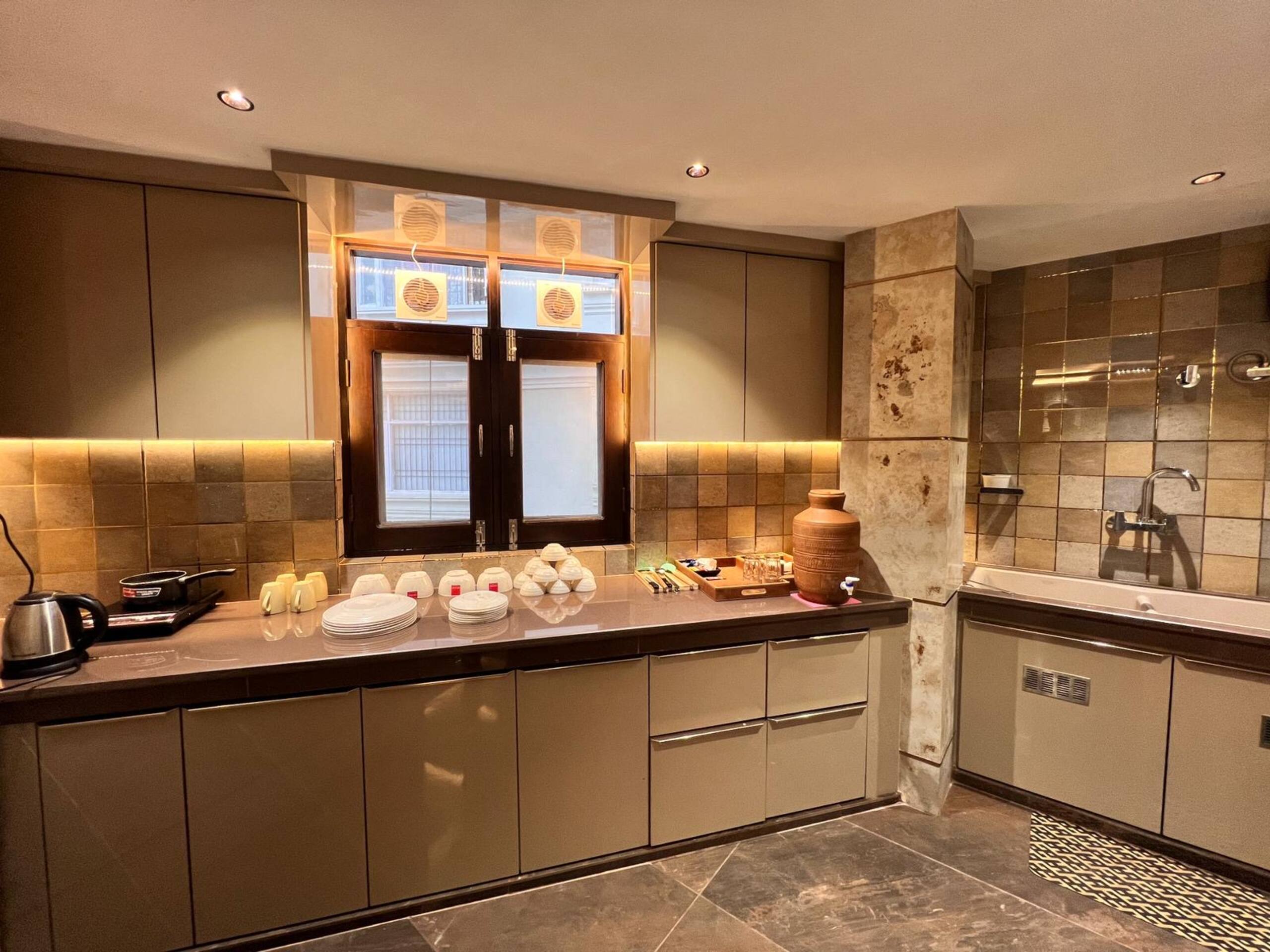 The Luxe -Uptown Boutique Homes 3
