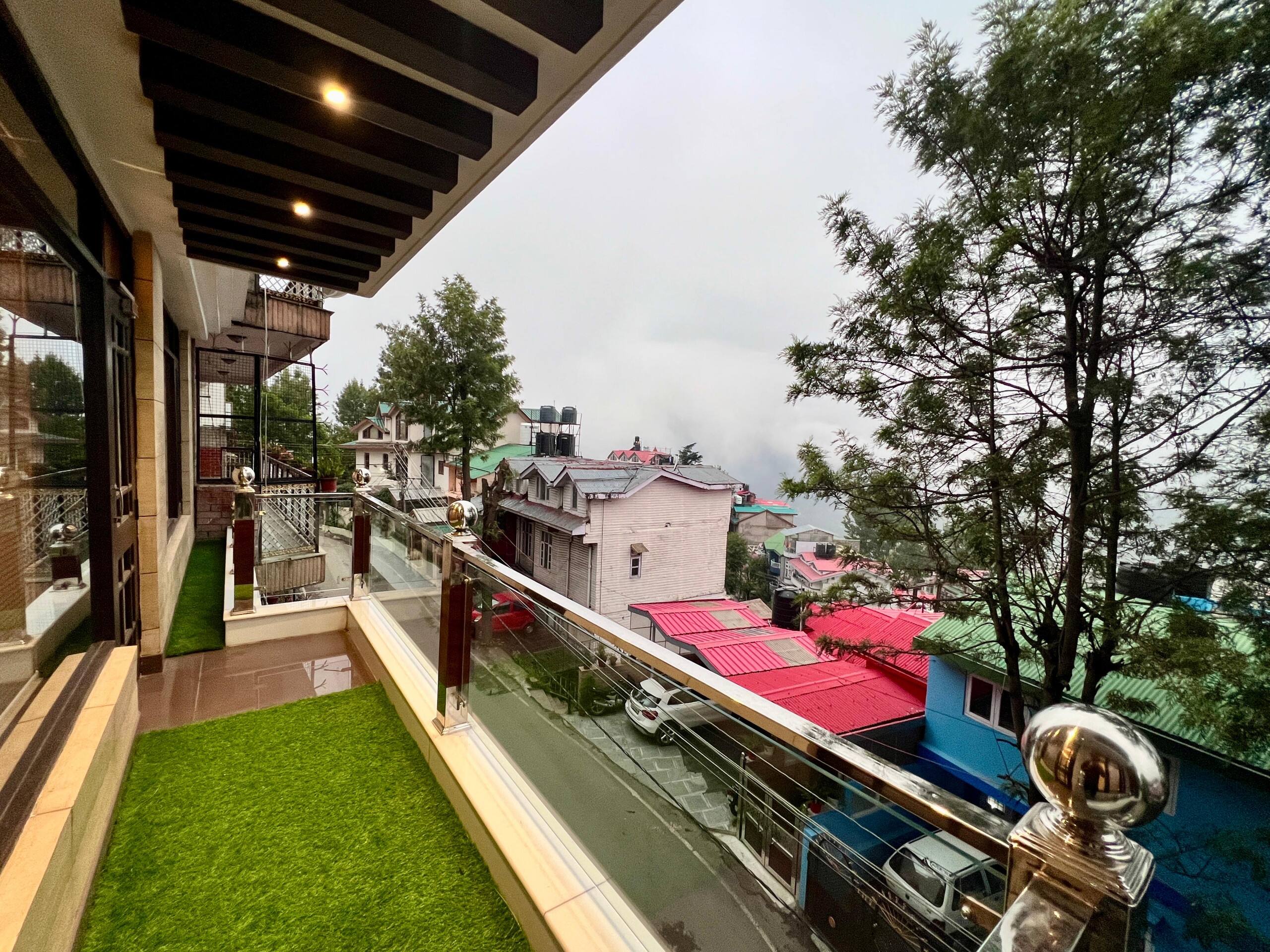 The Luxe -Uptown Boutique Homes 11