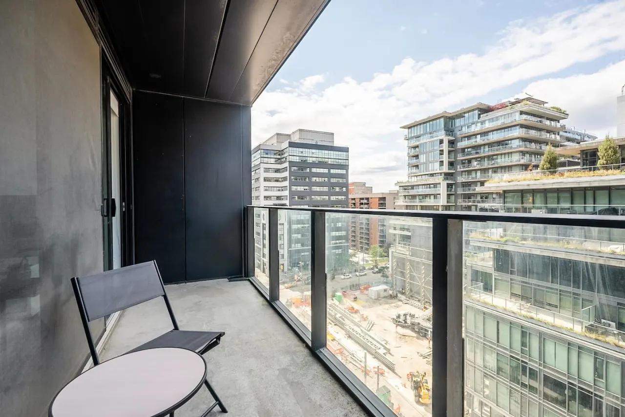 Modern 1BR in Trendy King West Walk Everywhere 14