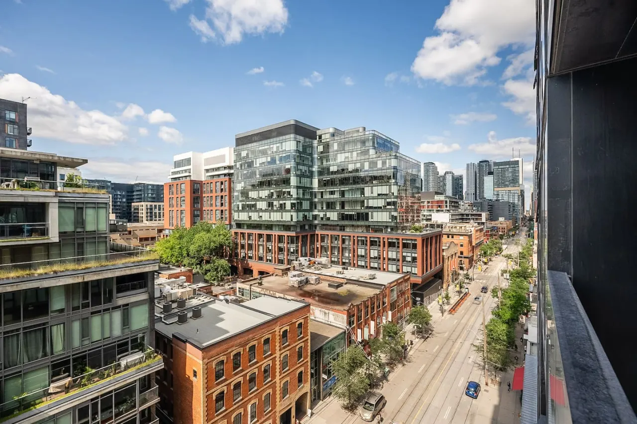 Modern 1BR in Trendy King West Walk Everywhere 15