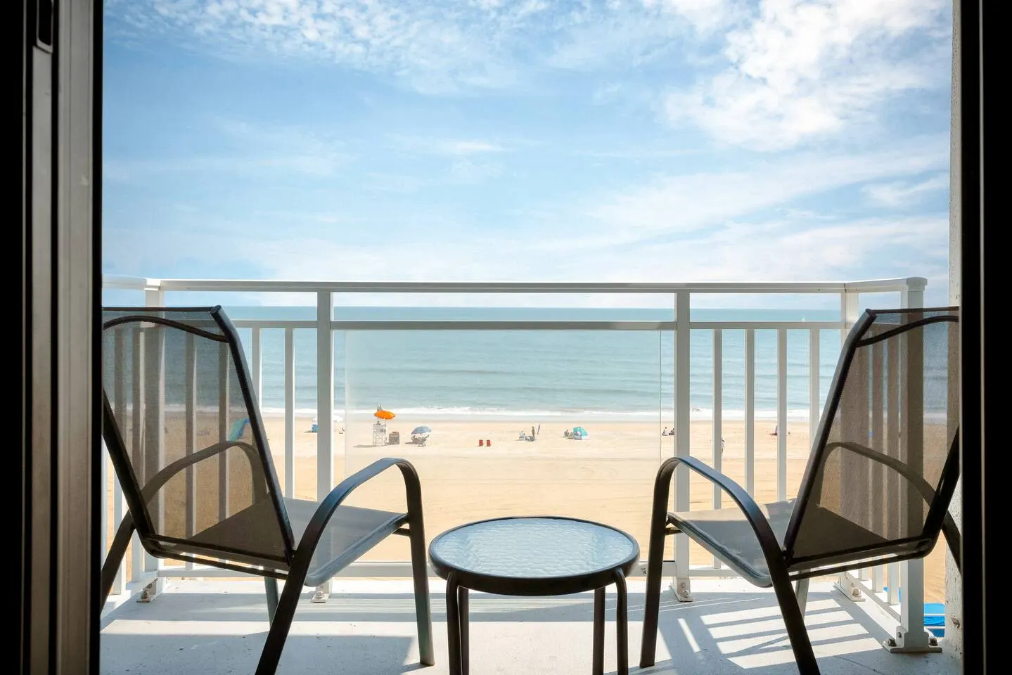 Ocean Front! Pristine 2br2bath condo ON the beach!