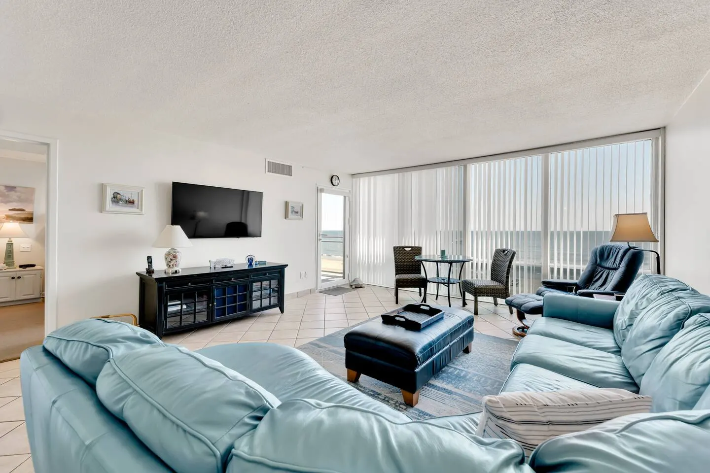 Ocean Front! Pristine 2br2bath condo ON the beach! 2
