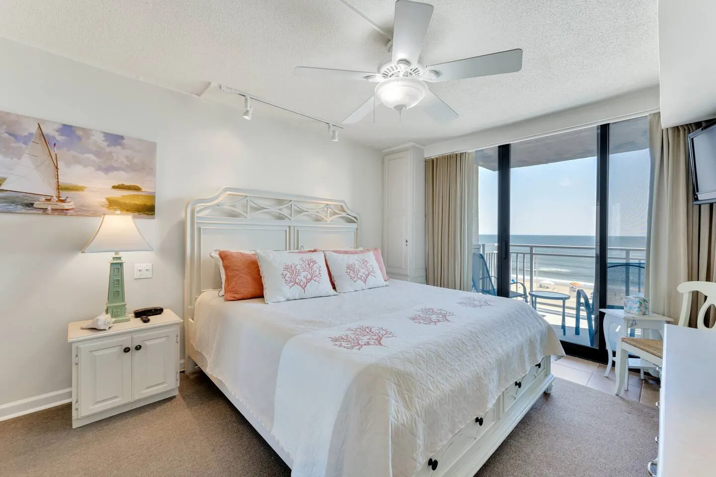 Ocean Front! Pristine 2br2bath condo ON the beach! 14