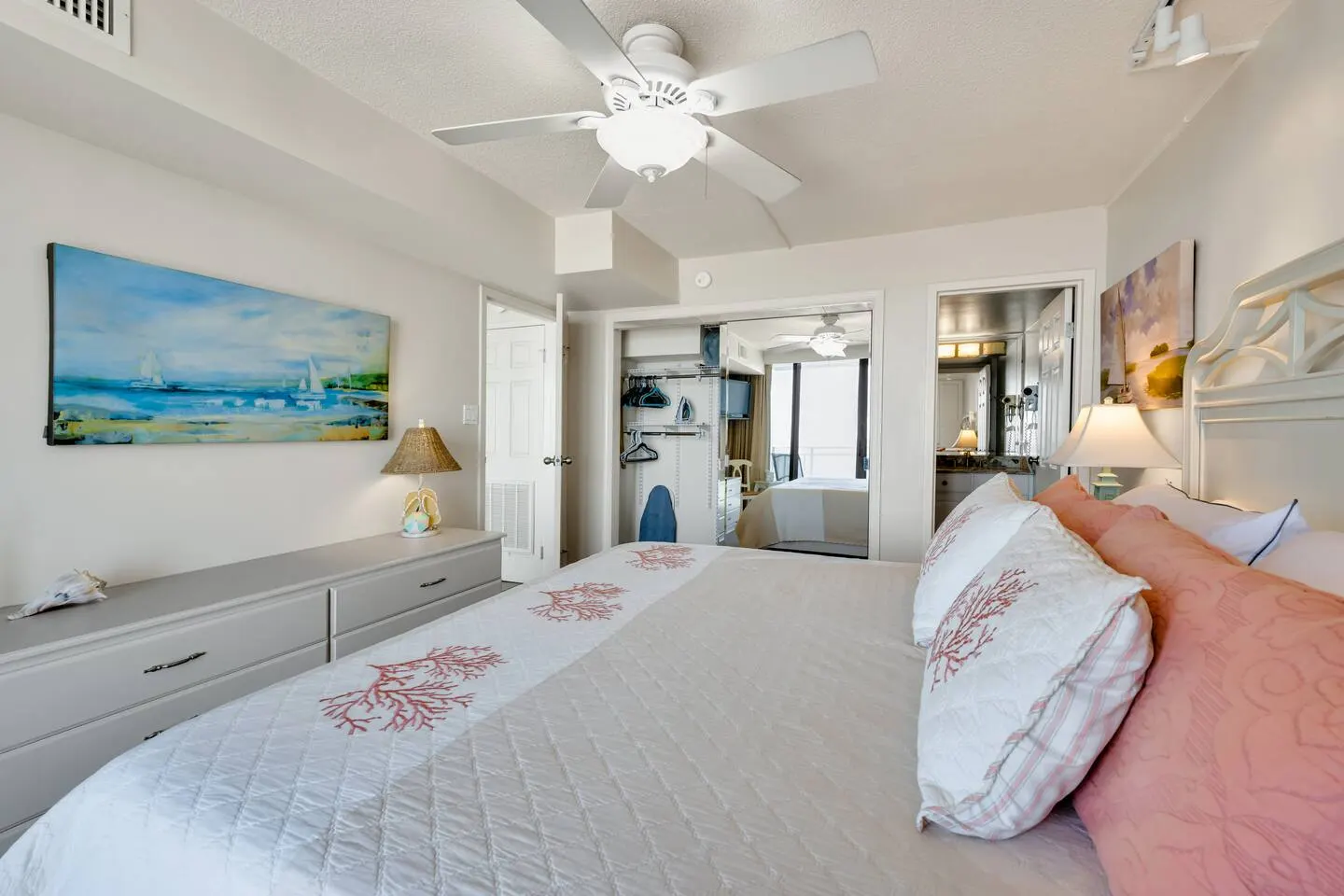 Ocean Front! Pristine 2br2bath condo ON the beach! 15