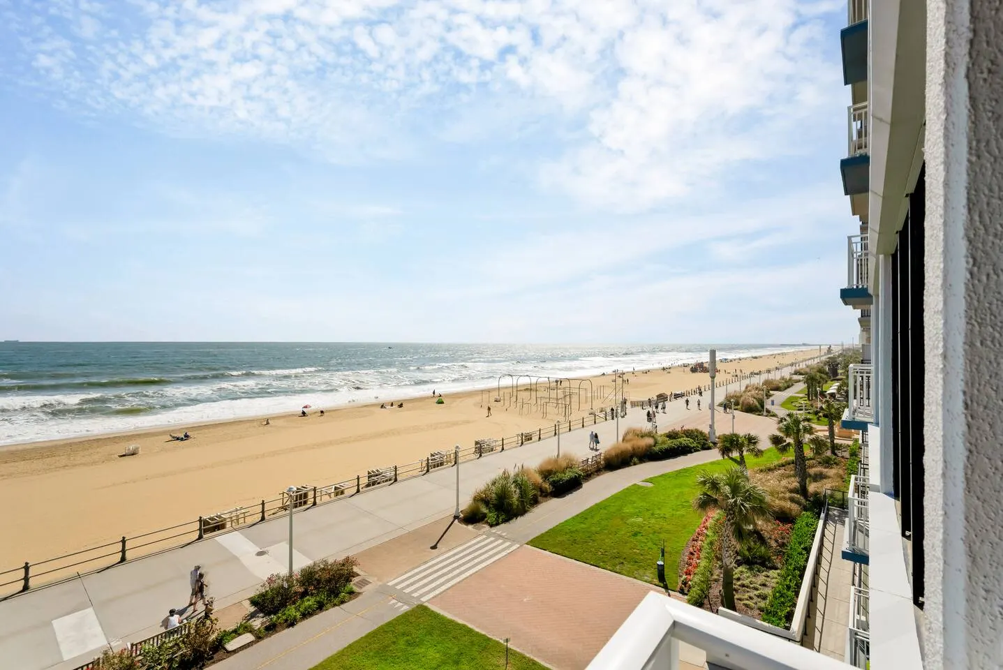 Ocean Front! Pristine 2br2bath condo ON the beach! 16