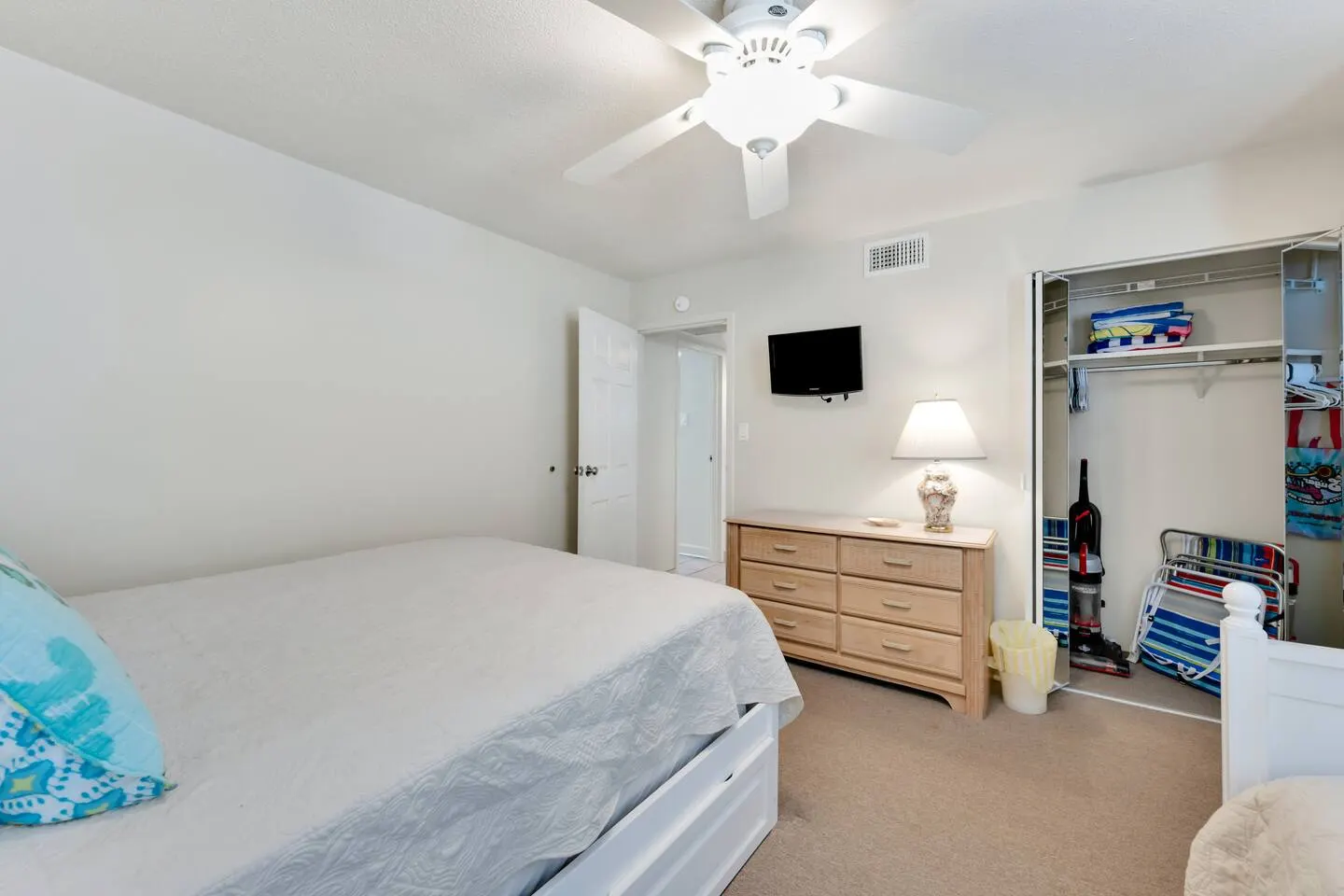 Ocean Front! Pristine 2br2bath condo ON the beach! 19