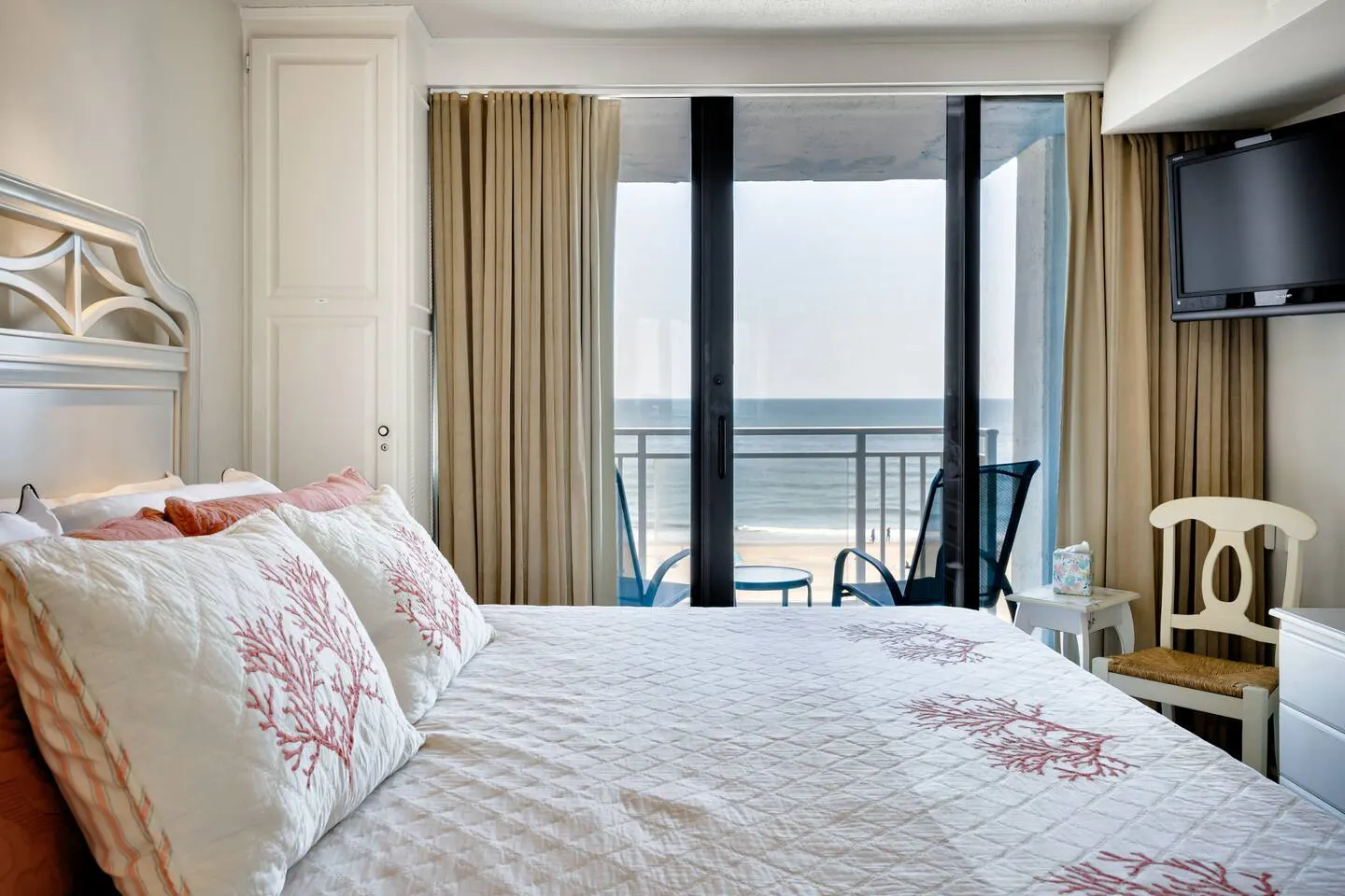 Ocean Front! Pristine 2br2bath condo ON the beach! 3