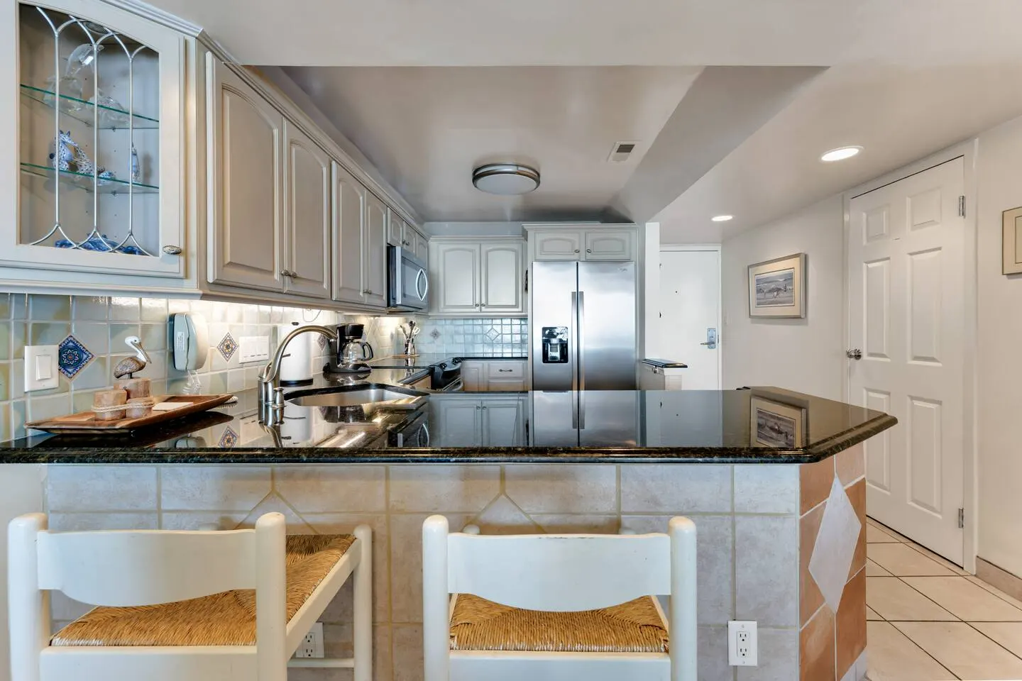 Ocean Front! Pristine 2br2bath condo ON the beach! 8