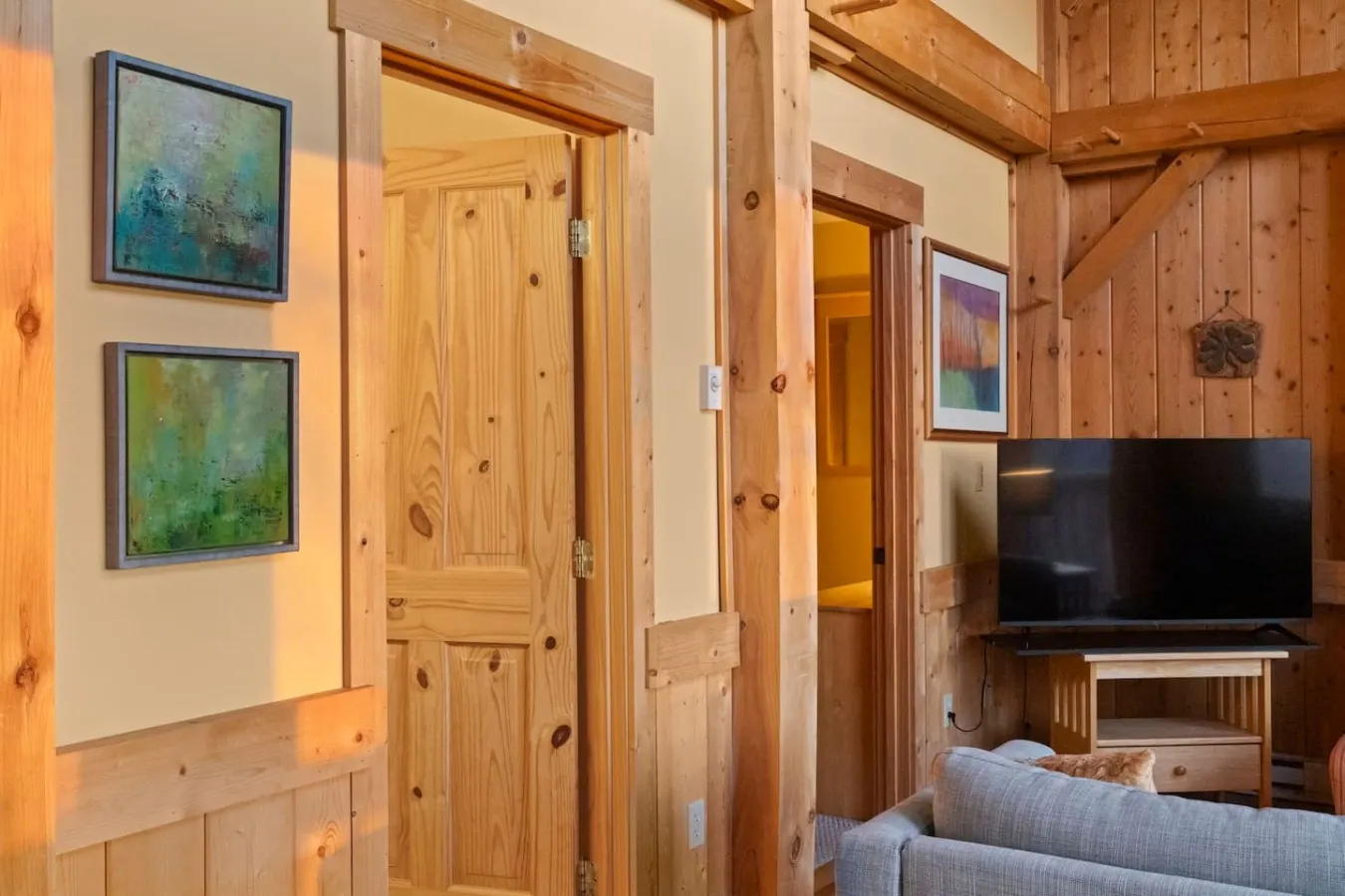 Mountain Retreat Sunset Views & 20 Min to AVL 20
