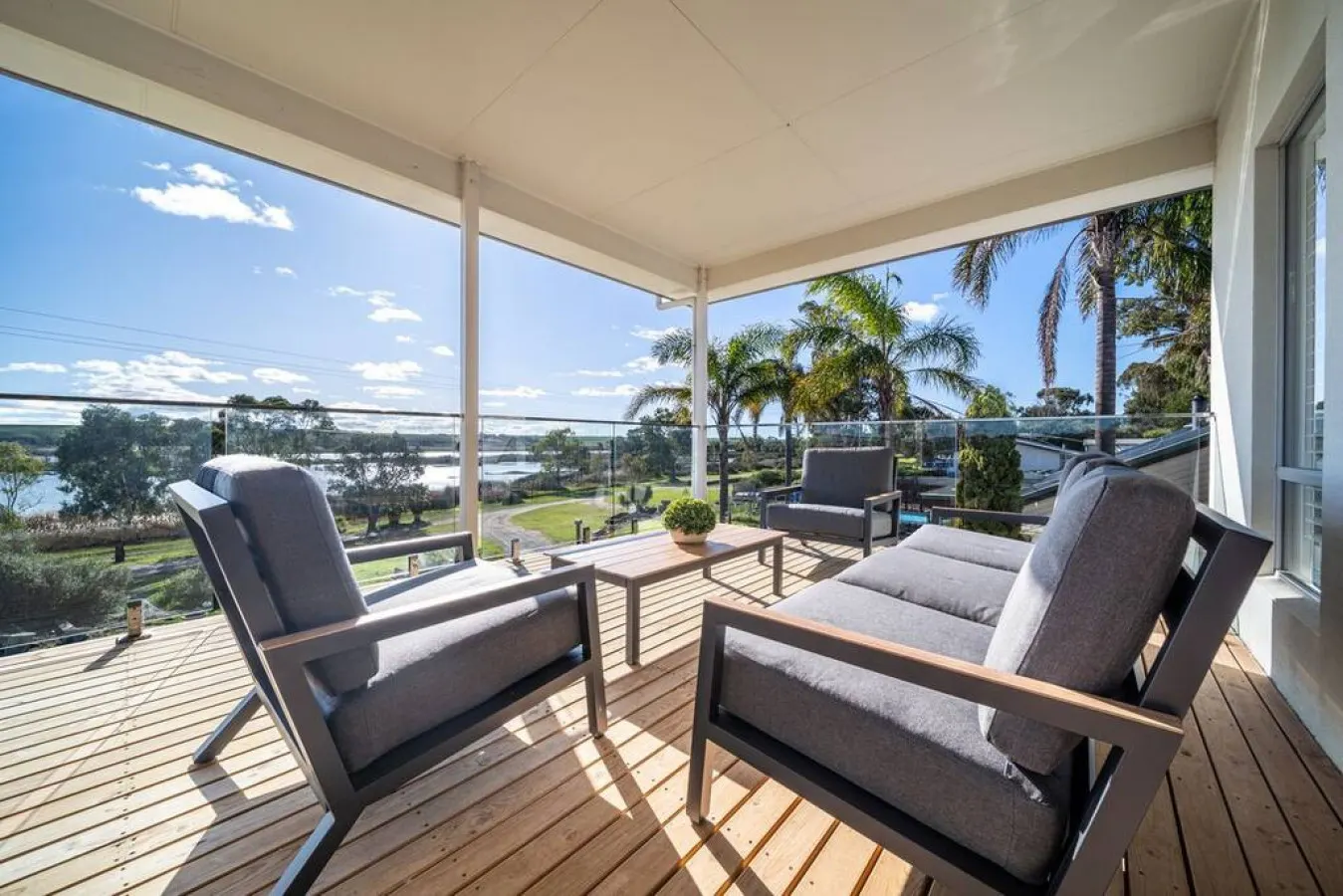 Riverglades View - Scenic Waterfront Serenity