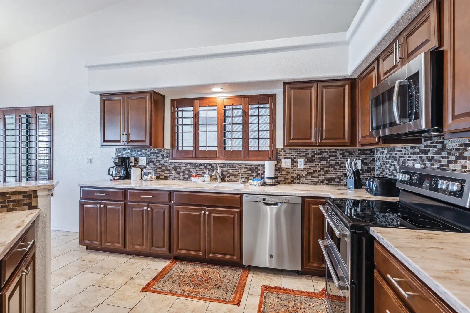 Golf Course Views Pool 3 Bd Parking 13