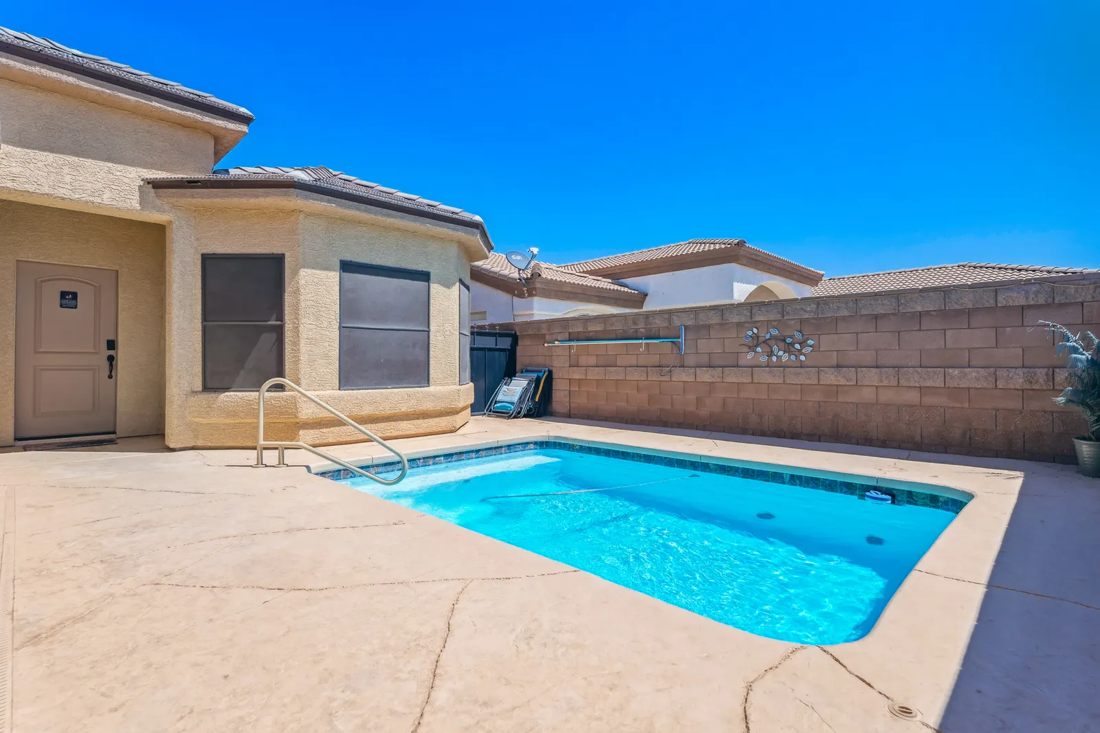 Golf Course Views Pool 3 Bd Parking 5
