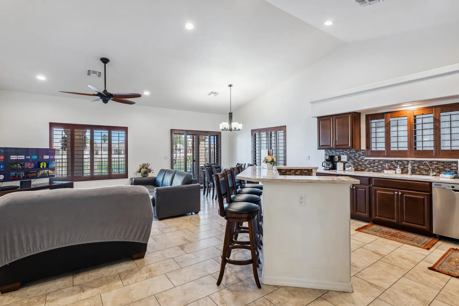 Golf Course Views Pool 3 Bd Parking 7