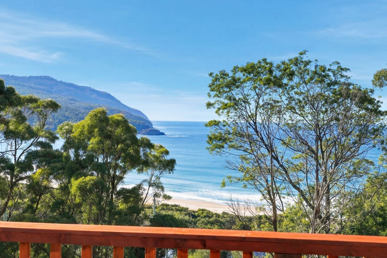 Eaglehawk Neck Home, Ocean Views, Deck & Wood Fire