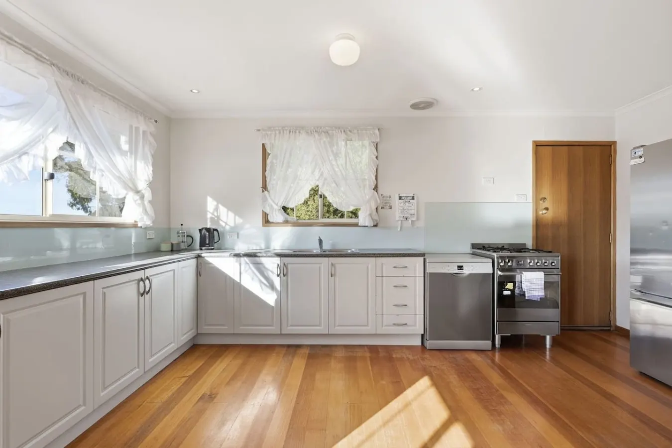 Eaglehawk Neck Home, Ocean Views, Deck & Wood Fire 10