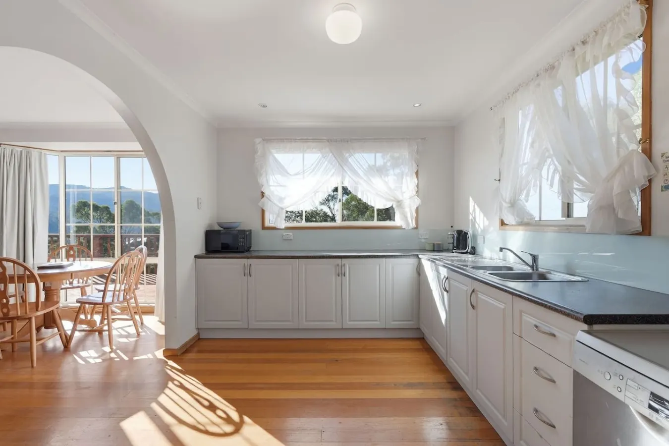 Eaglehawk Neck Home, Ocean Views, Deck & Wood Fire 11