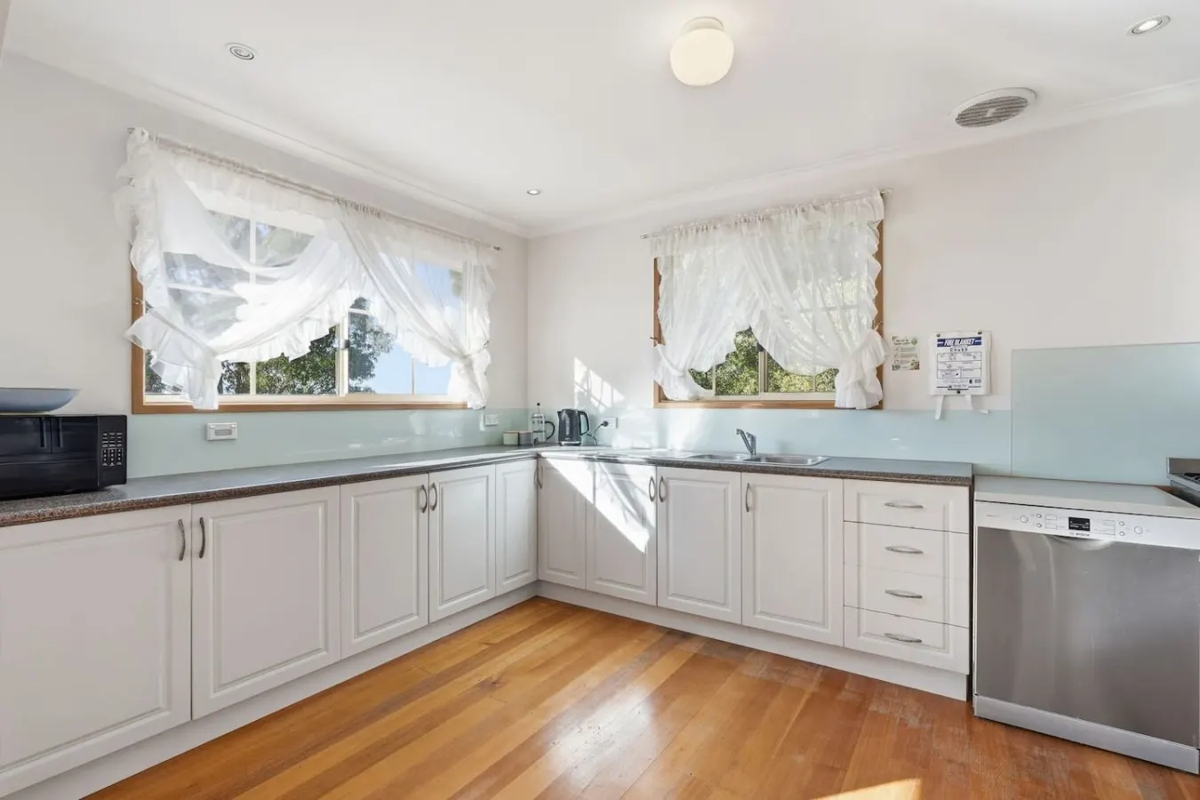 Eaglehawk Neck Home, Ocean Views, Deck & Wood Fire 12