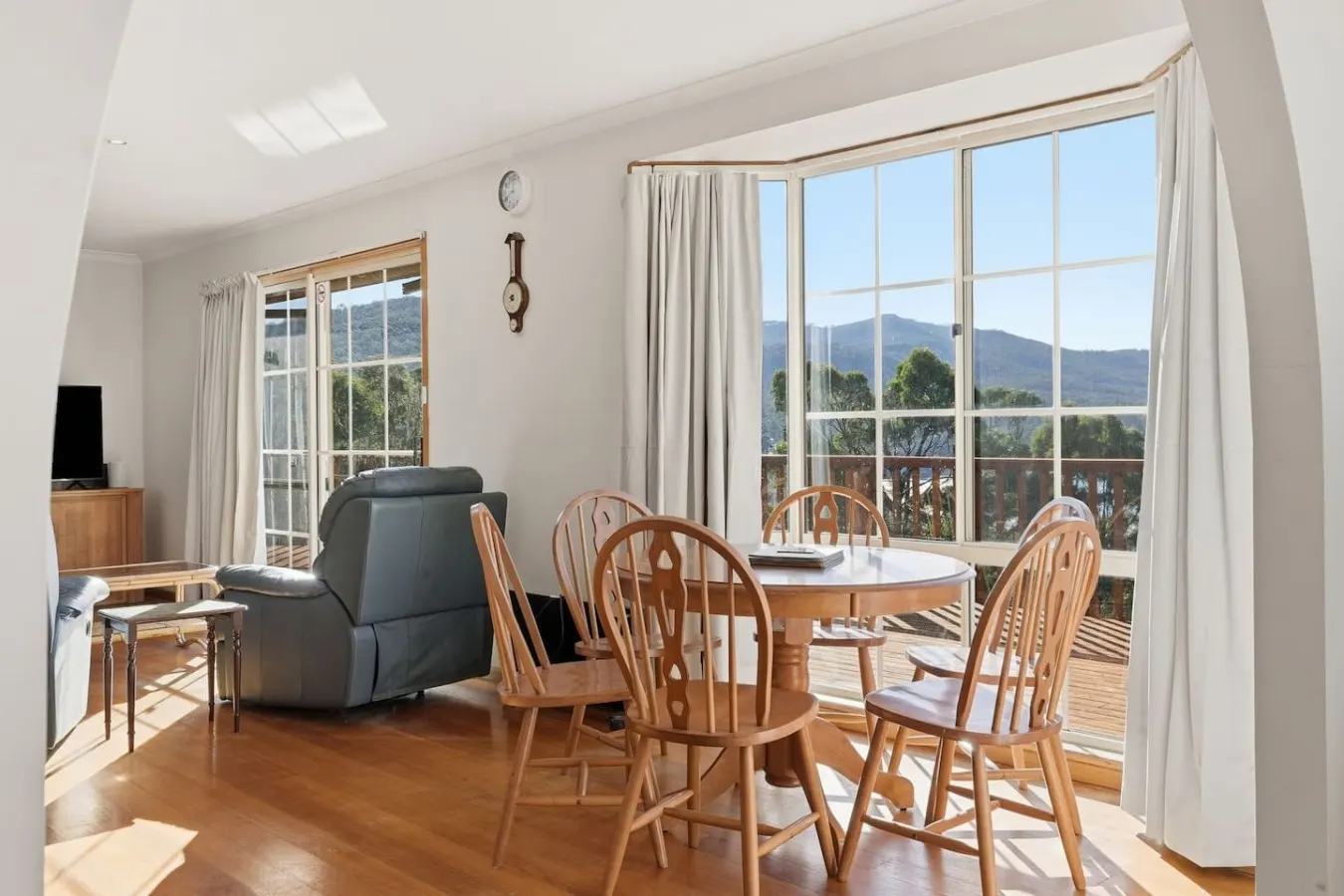 Eaglehawk Neck Home, Ocean Views, Deck & Wood Fire 8