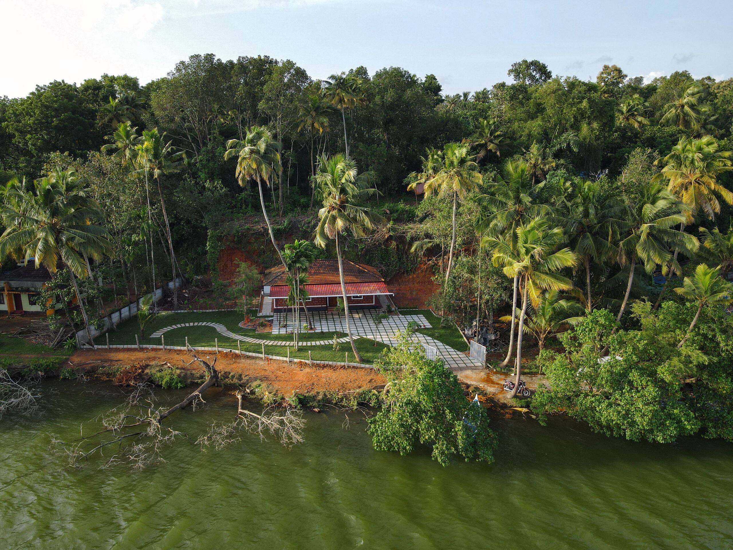 Anoop's Lake View Cottage - 2BHK- Munroe Island 1