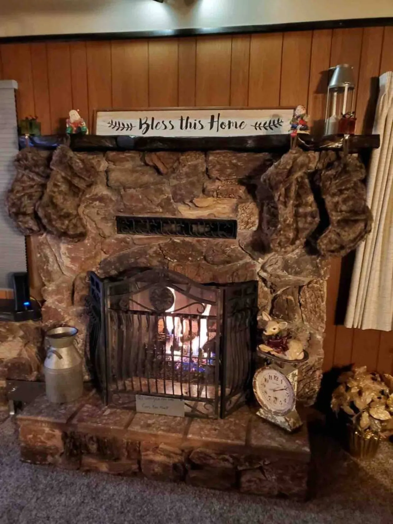 5 Min Walk to Lake Retreat. BBQ, Fireplace 13
