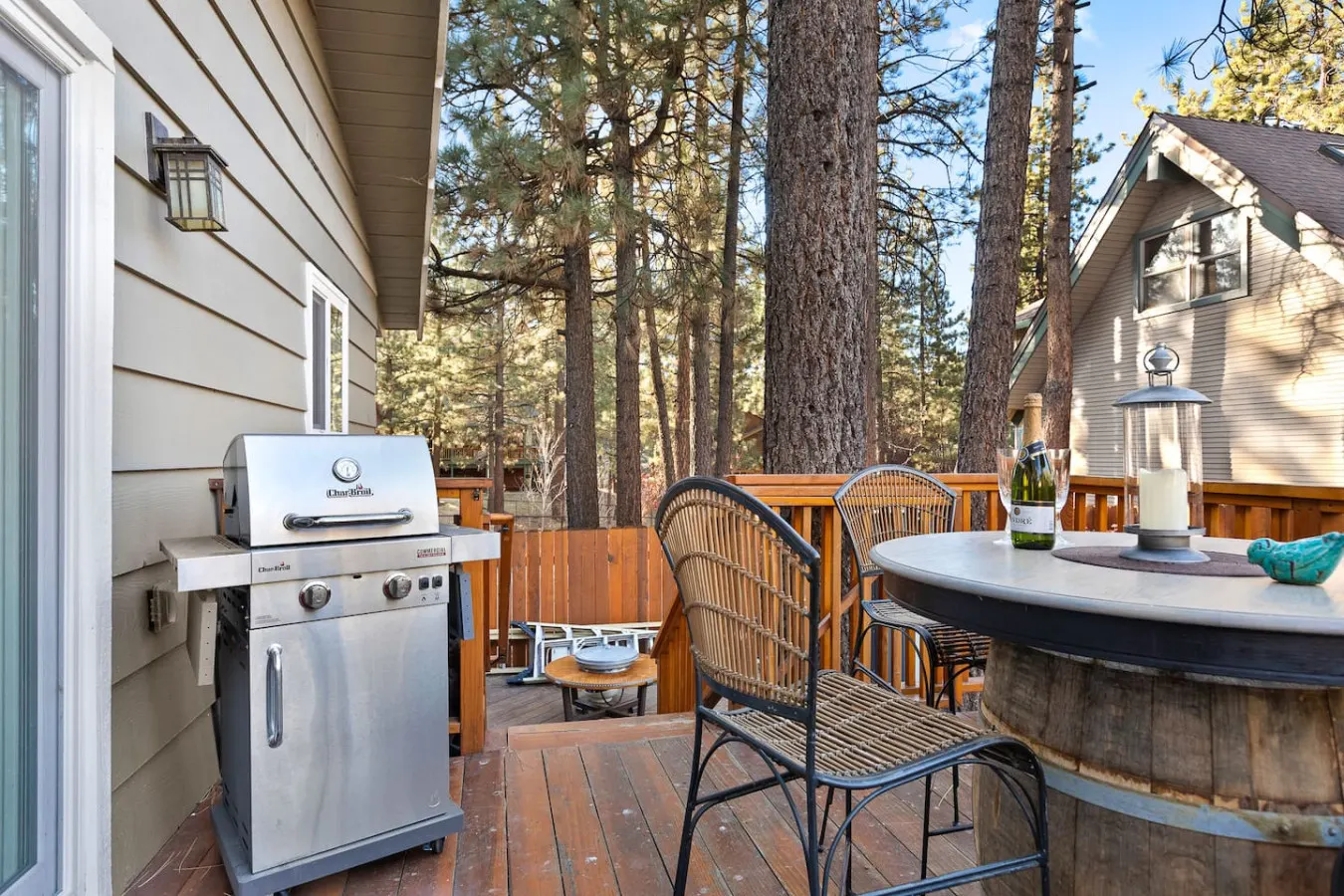 5 Min Walk to Lake Retreat. BBQ, Fireplace 5