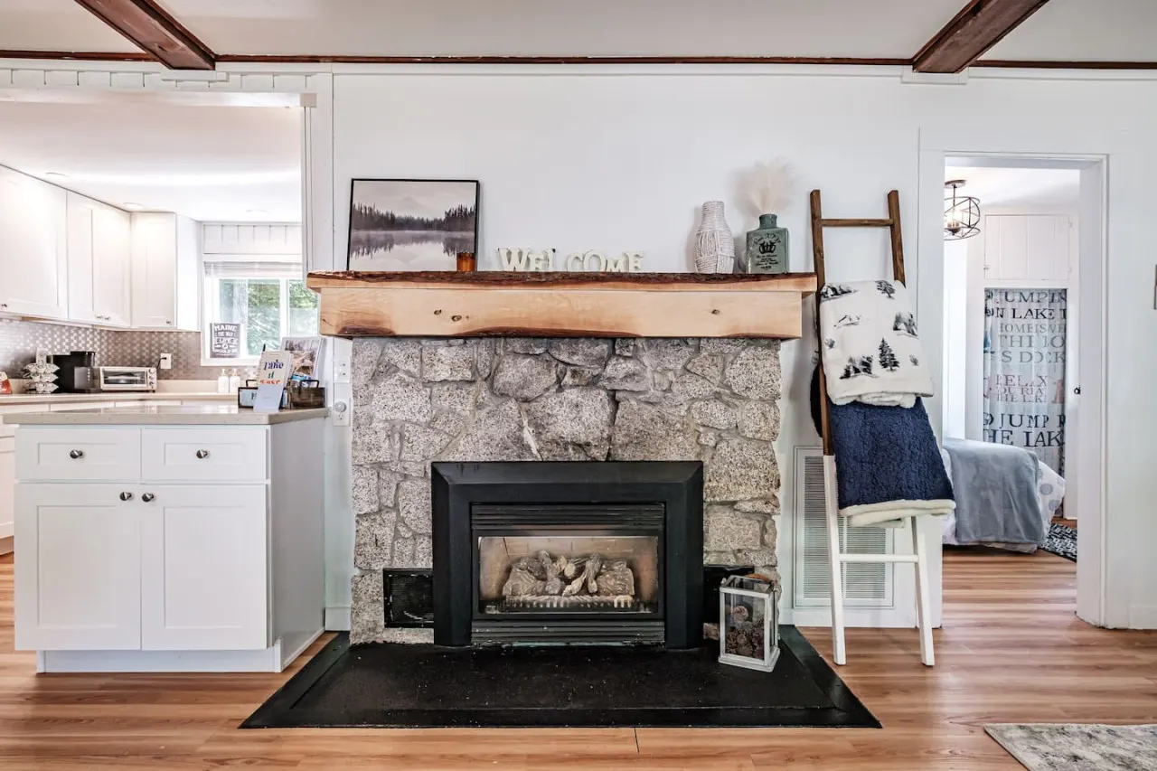 Cozy Quarter- Long Beach Access in Sebago 2