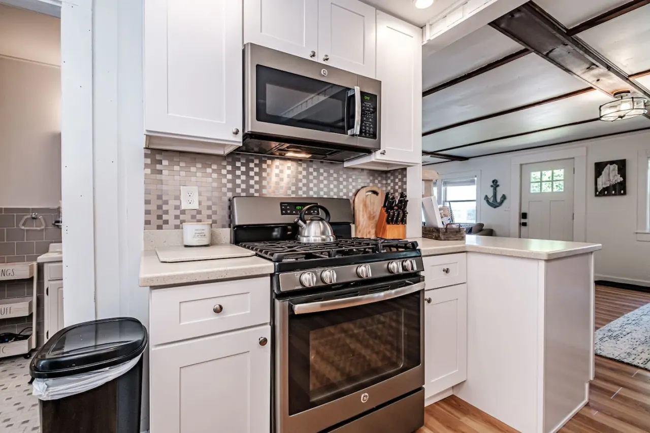Cozy Quarter- Long Beach Access in Sebago 9