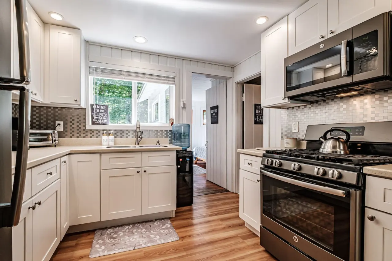 Cozy Quarter- Long Beach Access in Sebago 13