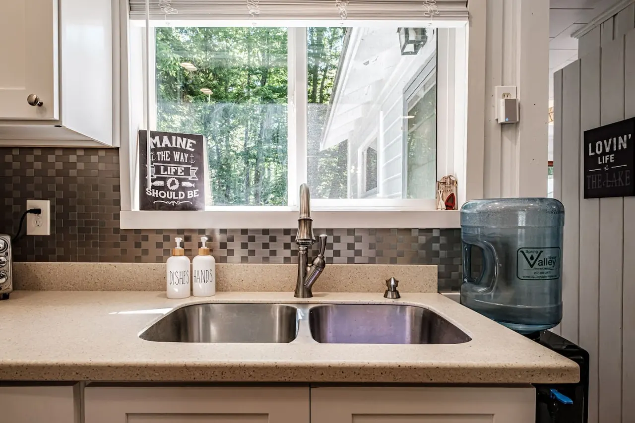 Cozy Quarter- Long Beach Access in Sebago 14