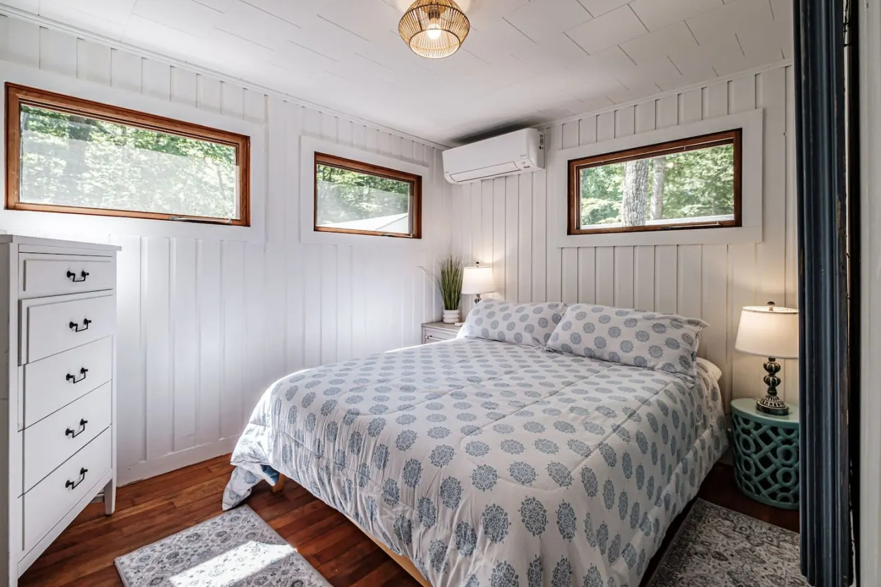 Cozy Quarter- Long Beach Access in Sebago 15