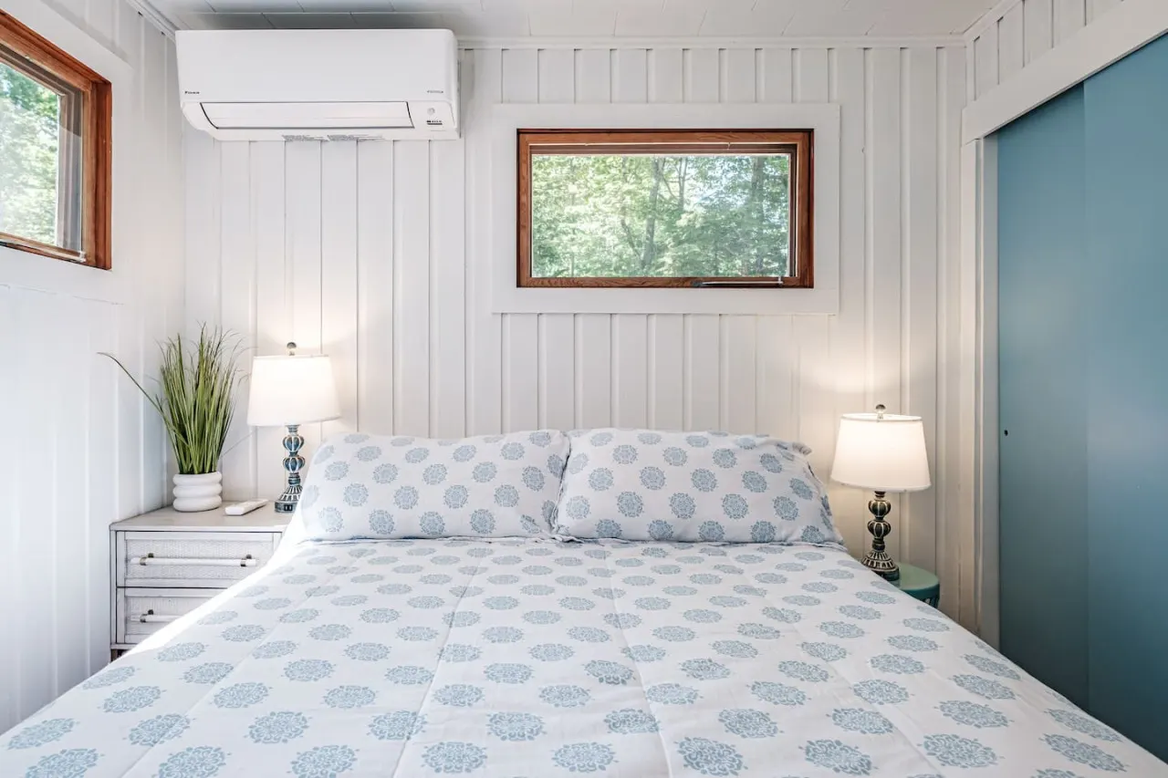 Cozy Quarter- Long Beach Access in Sebago 16