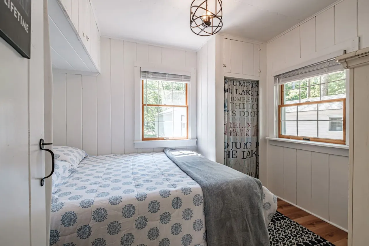 Cozy Quarter- Long Beach Access in Sebago 19