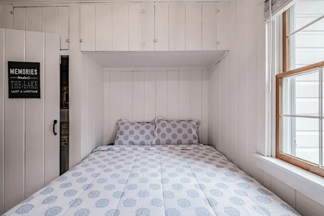 Cozy Quarter- Long Beach Access in Sebago 20