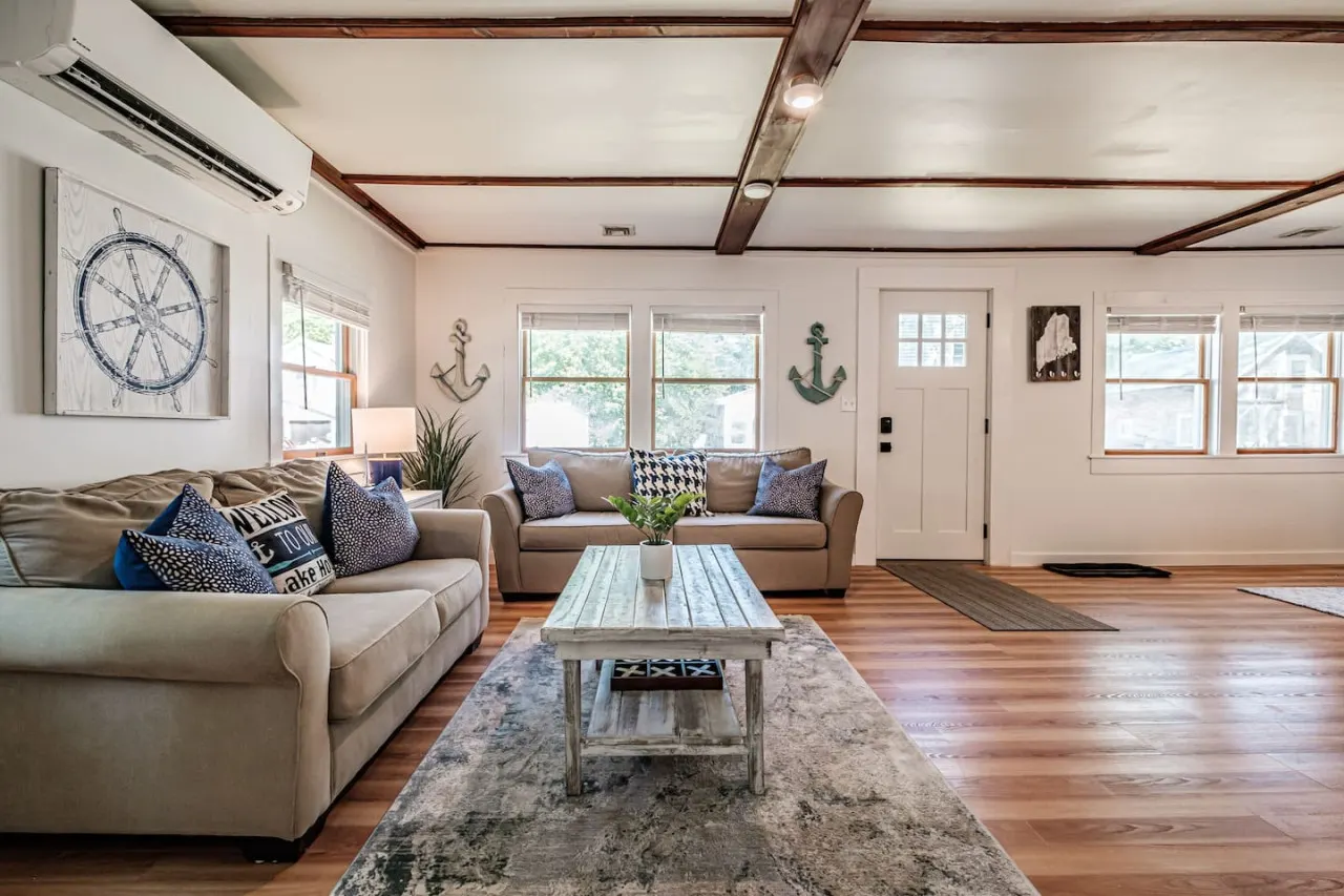 Cozy Quarter- Long Beach Access in Sebago 3