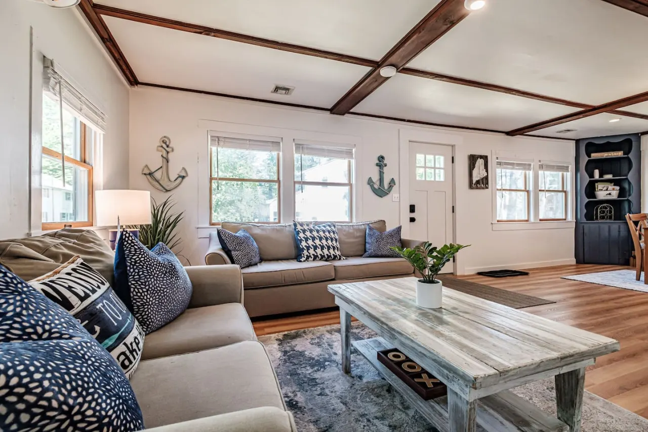 Cozy Quarter- Long Beach Access in Sebago 4