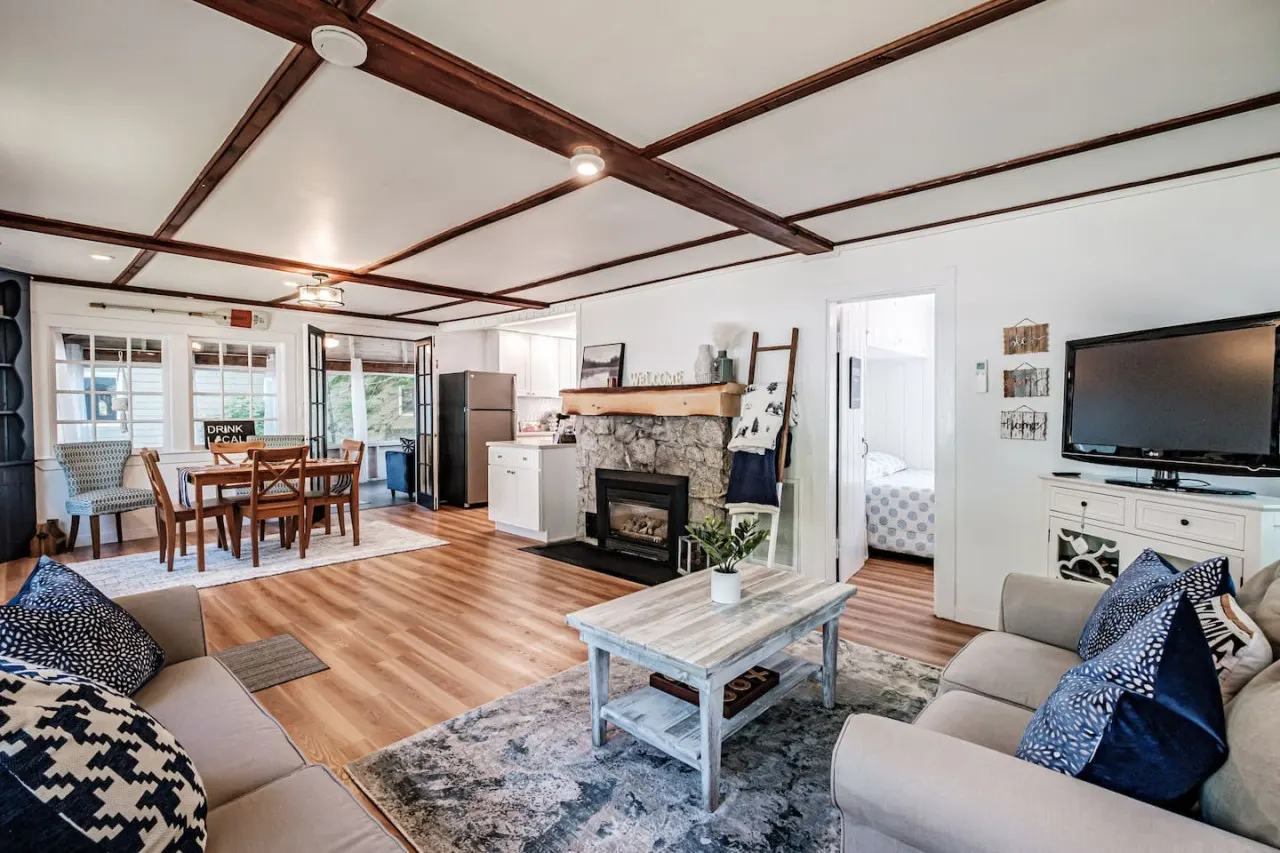 Cozy Quarter- Long Beach Access in Sebago 5