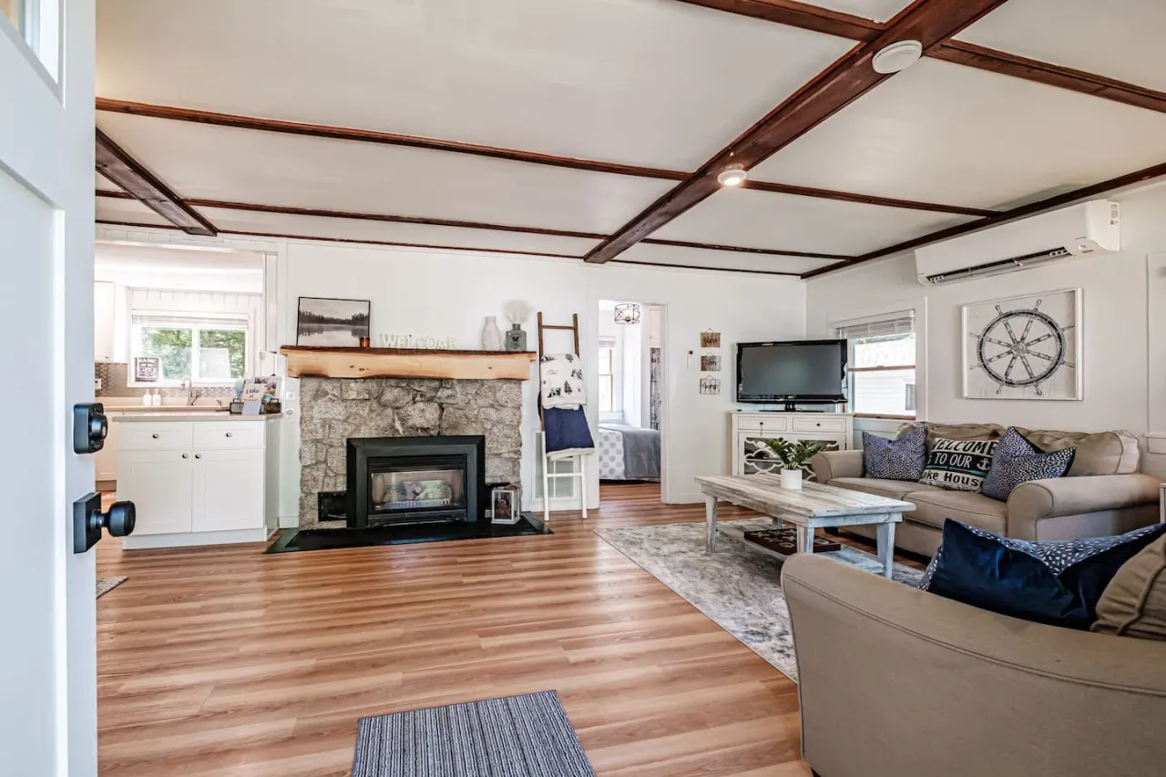 Cozy Quarter- Long Beach Access in Sebago 6